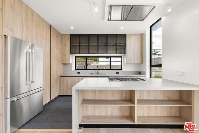 Building Photo - 1413 S Doheny Dr