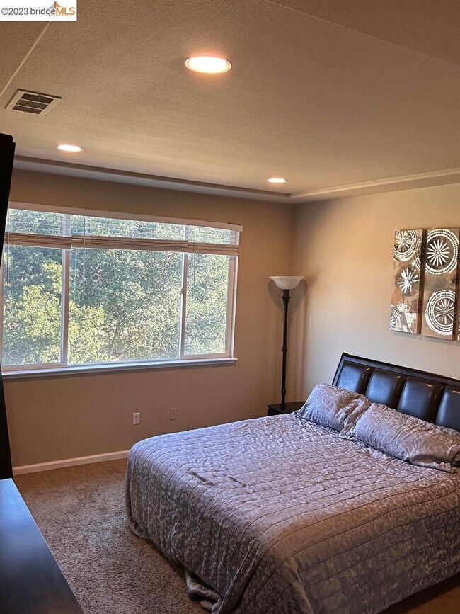 Building Photo - 242 Appian Village Dr