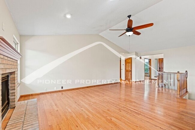 Building Photo - 5020 Broadmoor Bluffs Dr