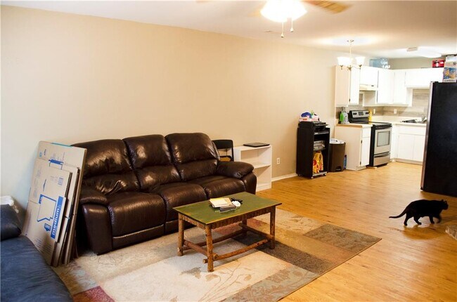 Building Photo - 1297 N Boxley Ave