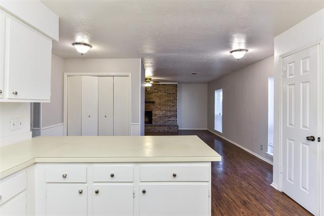 Foto del edificio - 1803 Oak Tree Dr