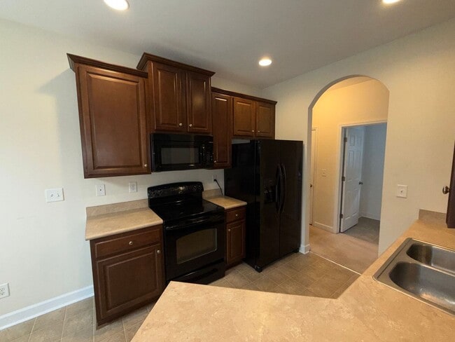 Building Photo - Beautiful 4 bedroom, 2 bath house