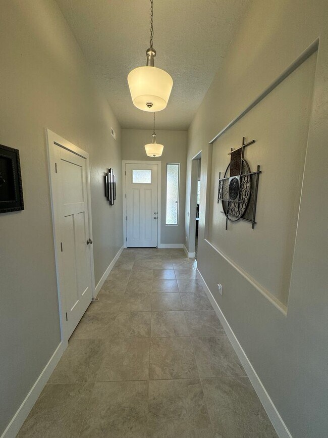 Foto del edificio - Perfect home with open space all around!  ...
