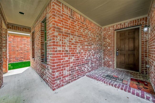 Building Photo - 16547 Lanesborough Dr