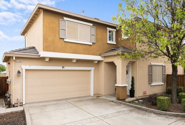 Building Photo - 709 Embassy Cir