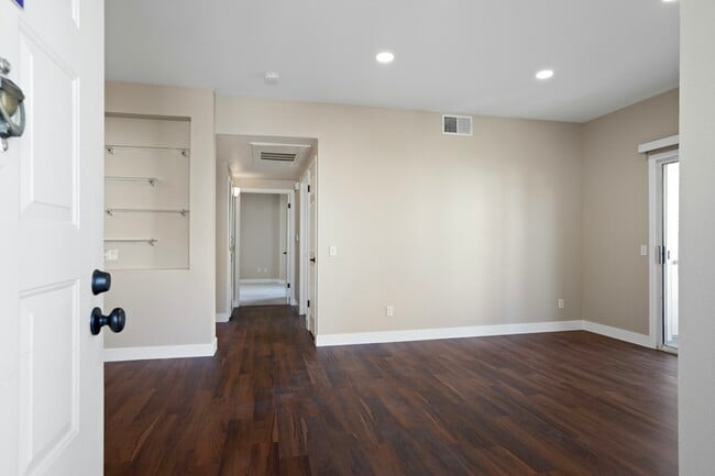 Building Photo - 2902 Beachcomber Drive East, Unit 2902