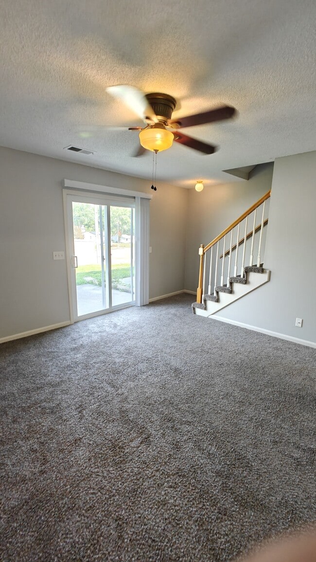Foto del edificio - 10630 N Locust Ct