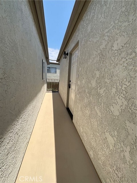Foto del edificio - 2641 Santa Ana Ave