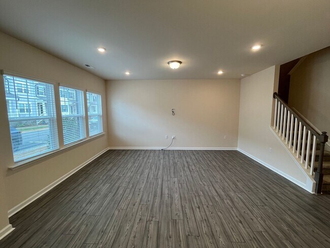 Foto del edificio - Newly Constructed 3BD, 2.5BA Townhome with...