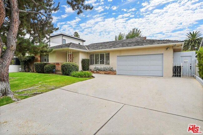 Building Photo - 4621 Rubio Ave