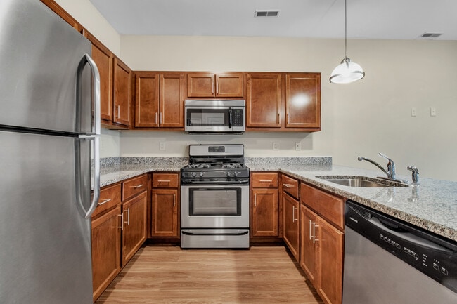 Foto del edificio - Hunt Club Circle Townhomes