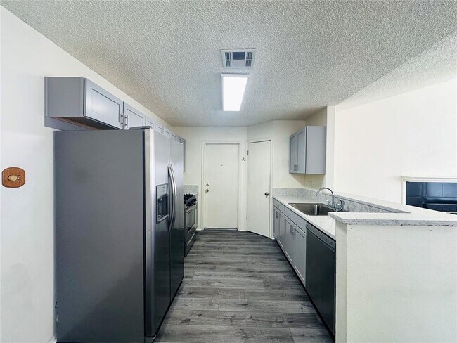 Foto del edificio - 14414 Tiffer Ln