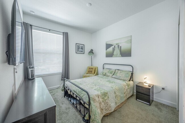 Foto del edificio - Beautiful 5 Bed/ 3 Bath Home for Rent at S...