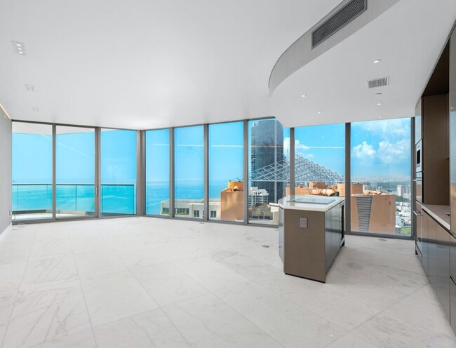 Foto del edificio - 18975 Collins Ave