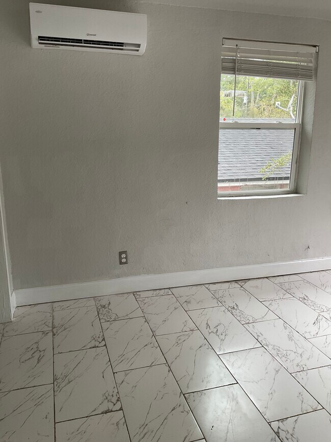 Foto del edificio - 1356 W 24th St