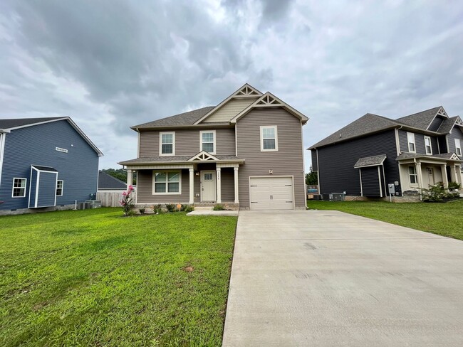 Building Photo - Beautiful Large Home in Great Location