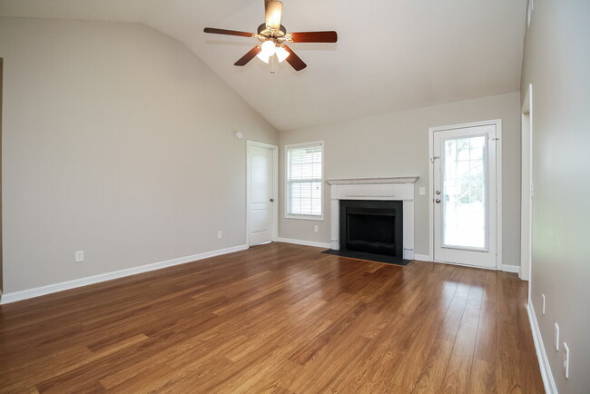 Building Photo - 731 Clear Cir