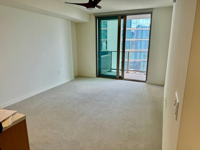 Building Photo - 1/1/1 at the New Sky Ala Moana, 17th floor, city/ocean/mtn views