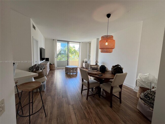 Building Photo - 888 Brickell Key Dr