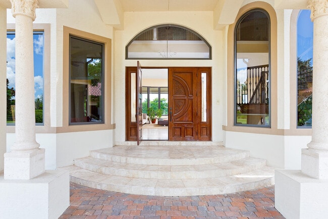 Foto del edificio - 3310 Palm Beach Point Blvd