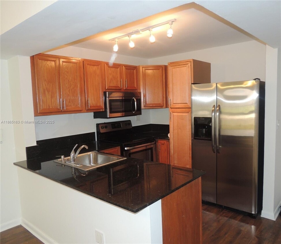 Foto principal - 833 West Ave