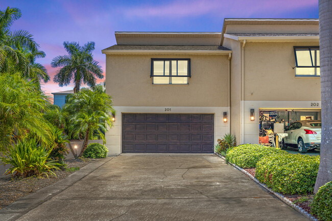Foto del edificio - 487 Pinellas Bayway S