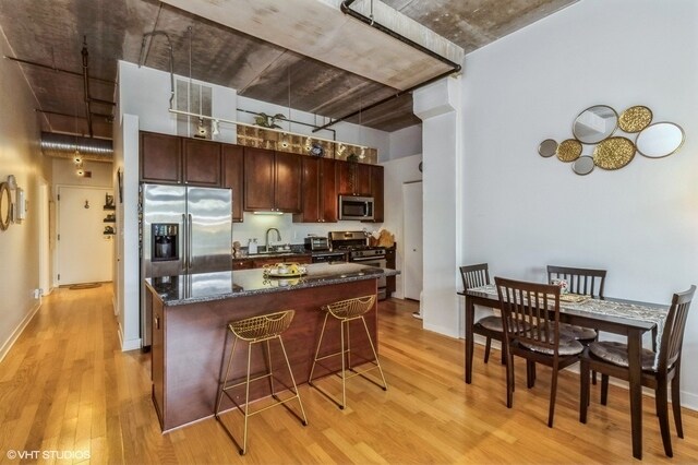 Foto del edificio - 833 W 15th Pl