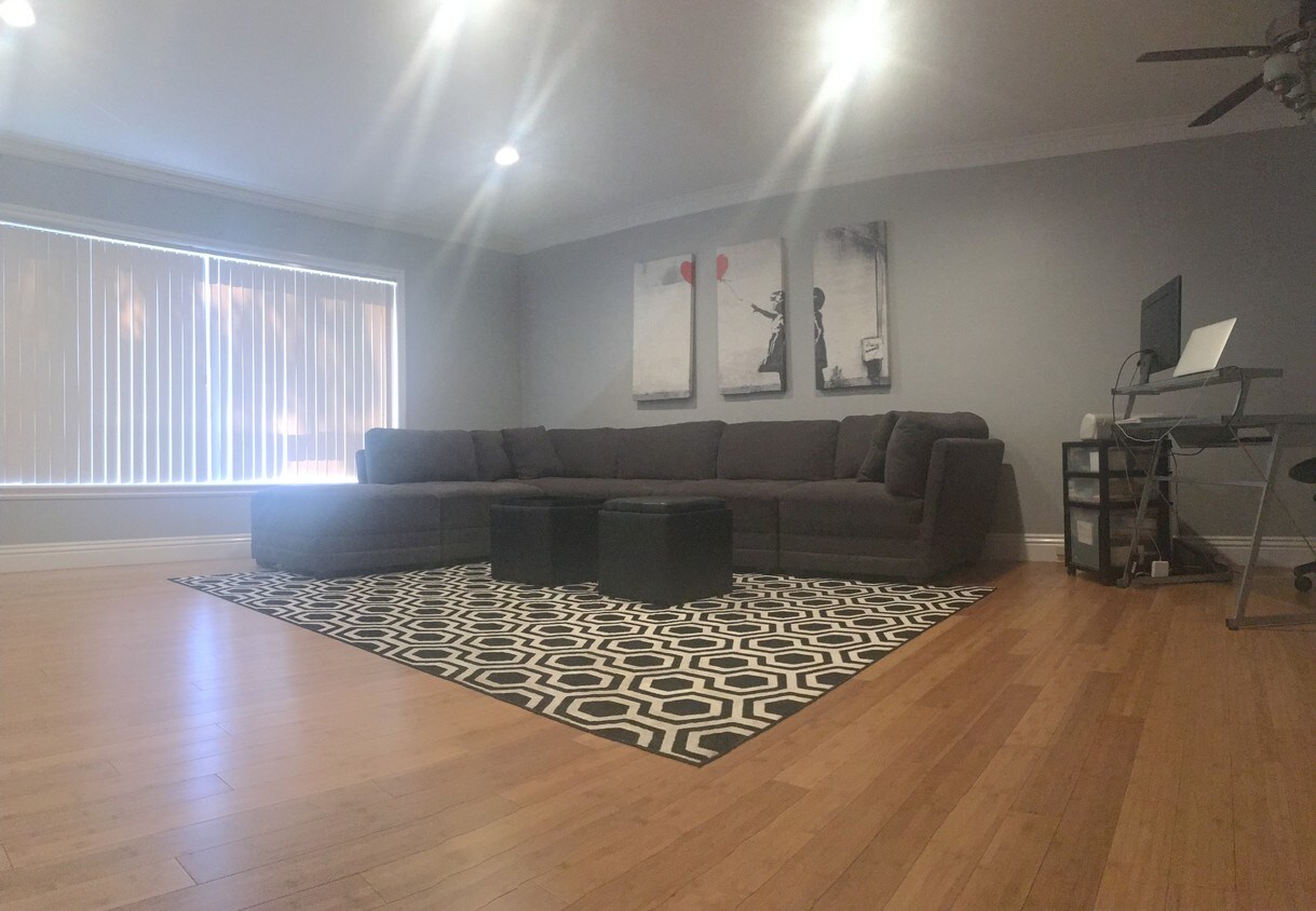 living room - 9175 Alden Dr