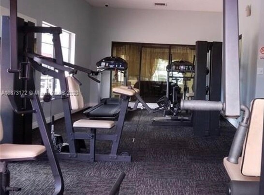 Foto del edificio - 721 N Pine Island Rd