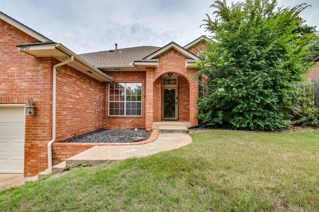 Spacious Retreat with a Park-Like Backyard - Spacious Retreat with a Park-Like Backyard House