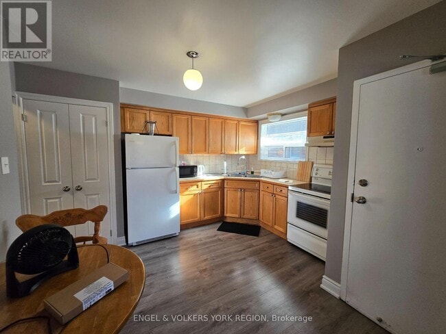 Photo du bâtiment - 18 Elrose Rd