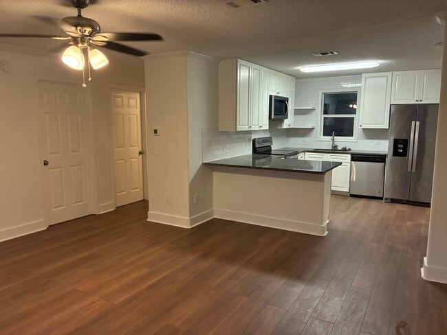 Building Photo - 121 Jackson Blvd #2