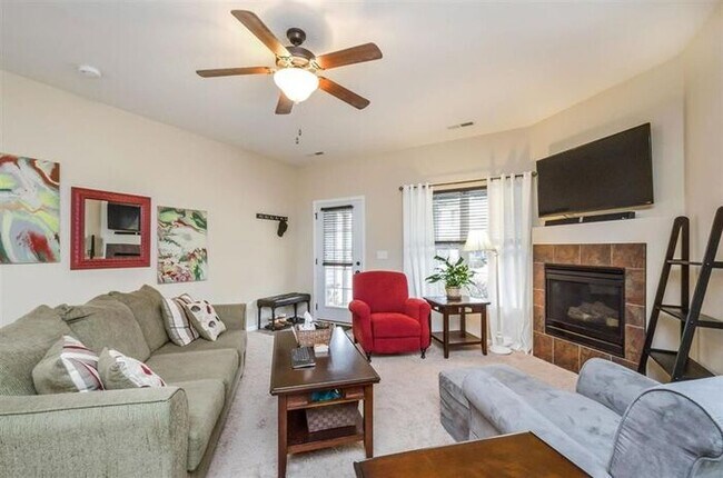 Building Photo - $1,495 | 3 Bedroom, 2.5 Bathroom Town Home...