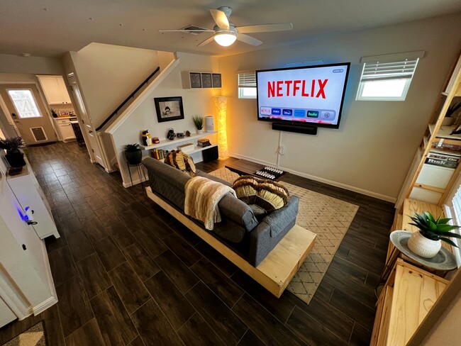 70" HD TV, Sonos 5.1 Surround Sound and Apple TV. - 9611 Morning Iris Dr