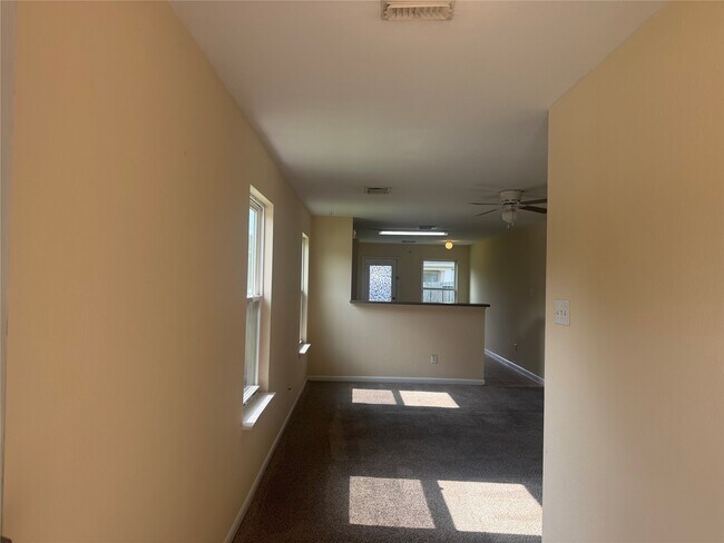 Foto del edificio - 8103 Forest Glen Dr