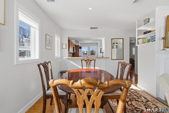 Building Photo - 2 Miller St