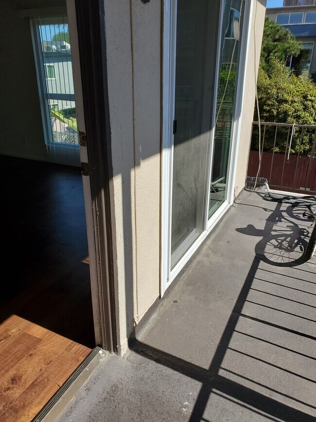 balcony - 15 19th Ave