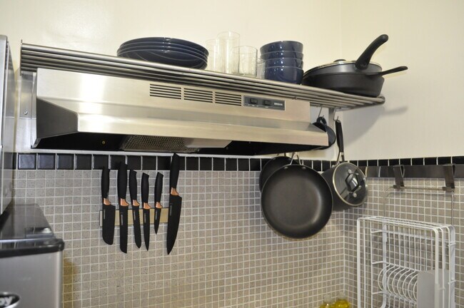 kitchenette - 1361 S Burnside Ave