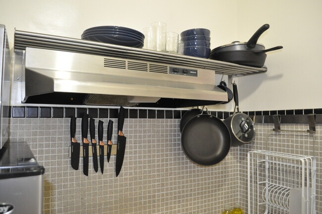 kitchenette - 1361 S Burnside Ave