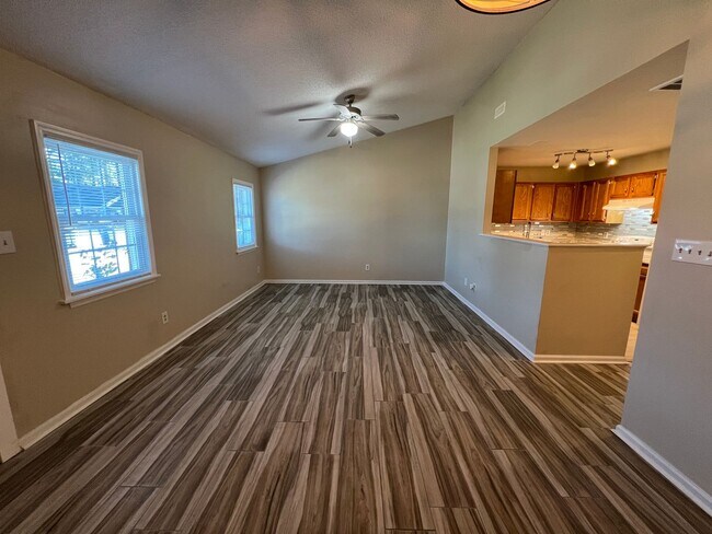 Building Photo - 136 Marlene Dr