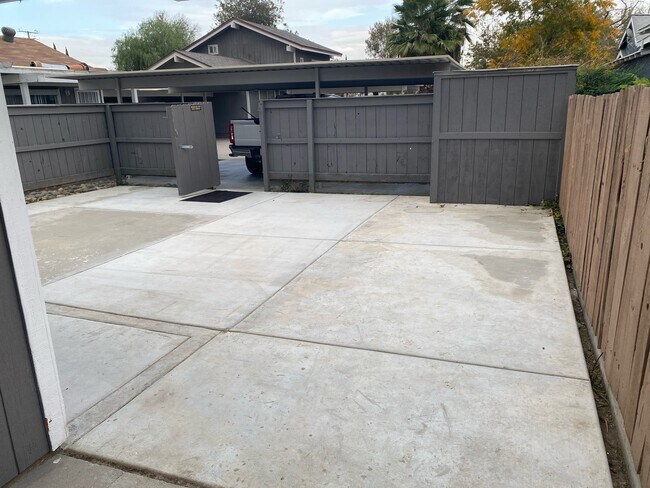 Foto del edificio - 1030 Kaweah St