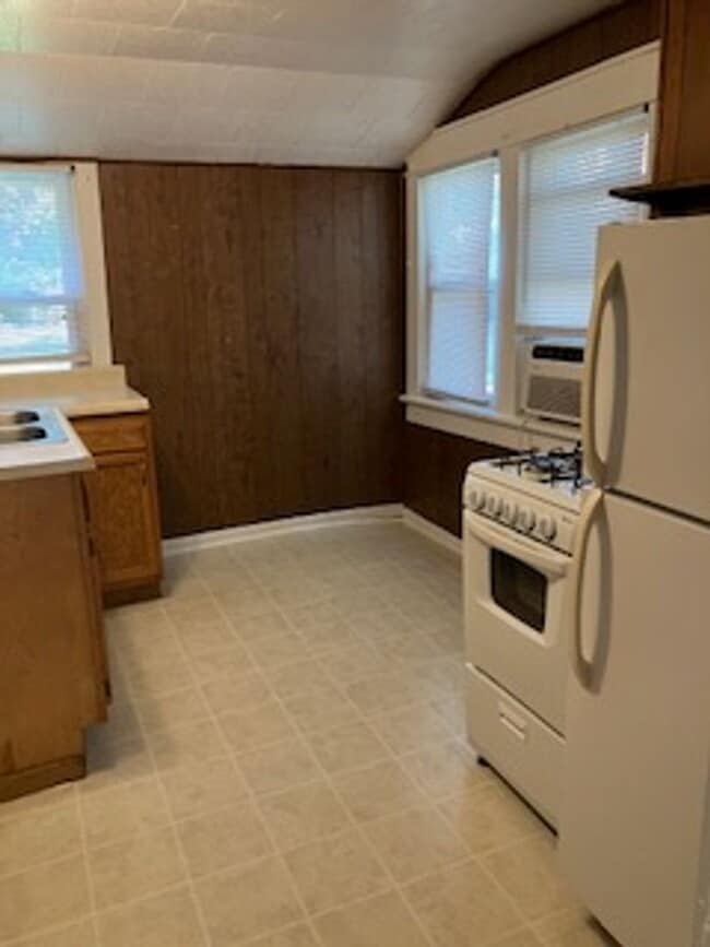 Building Photo - 726 W Kirkwood Ave