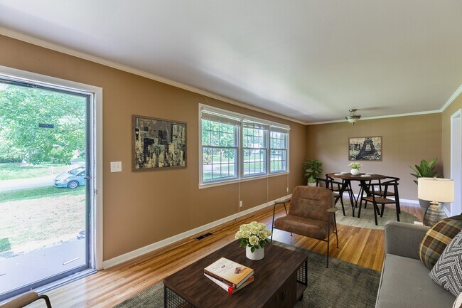 Building Photo - 115 Newport Dr