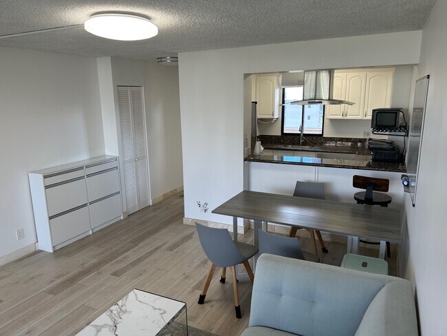 Living Room - 2121 Ala Wai Blvd