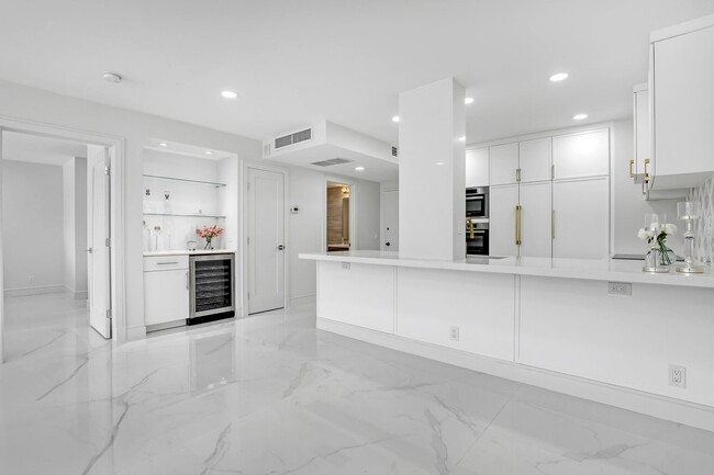 Building Photo - 2295 S Ocean Blvd