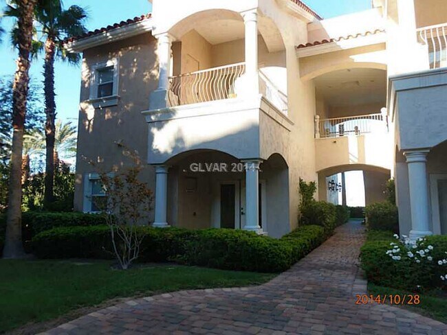 Building Photo - *UPGRADED "GOLF VILLA" INSIDE A GUARD GATE...