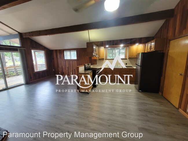 Foto del edificio - 2 br, 1.5 bath House - 9958 Fairview Lake ...