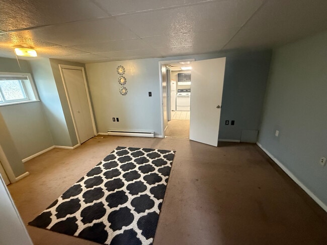 Building Photo - 405 Hillis St