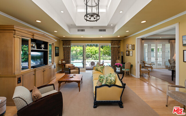 Building Photo - 810 Foothill Rd