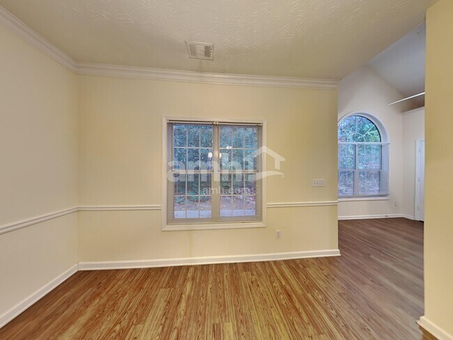 Building Photo - 1025 Dogwood Park Dr